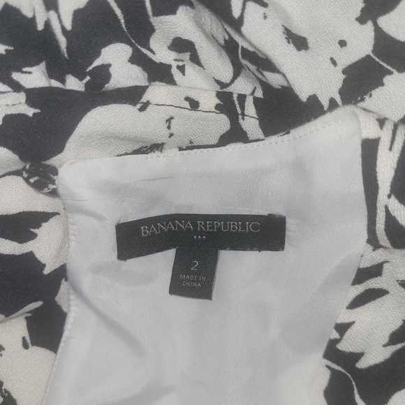 Banana Republic Black And White 1 Piece Short Romper 2 - Picture 6 of 6